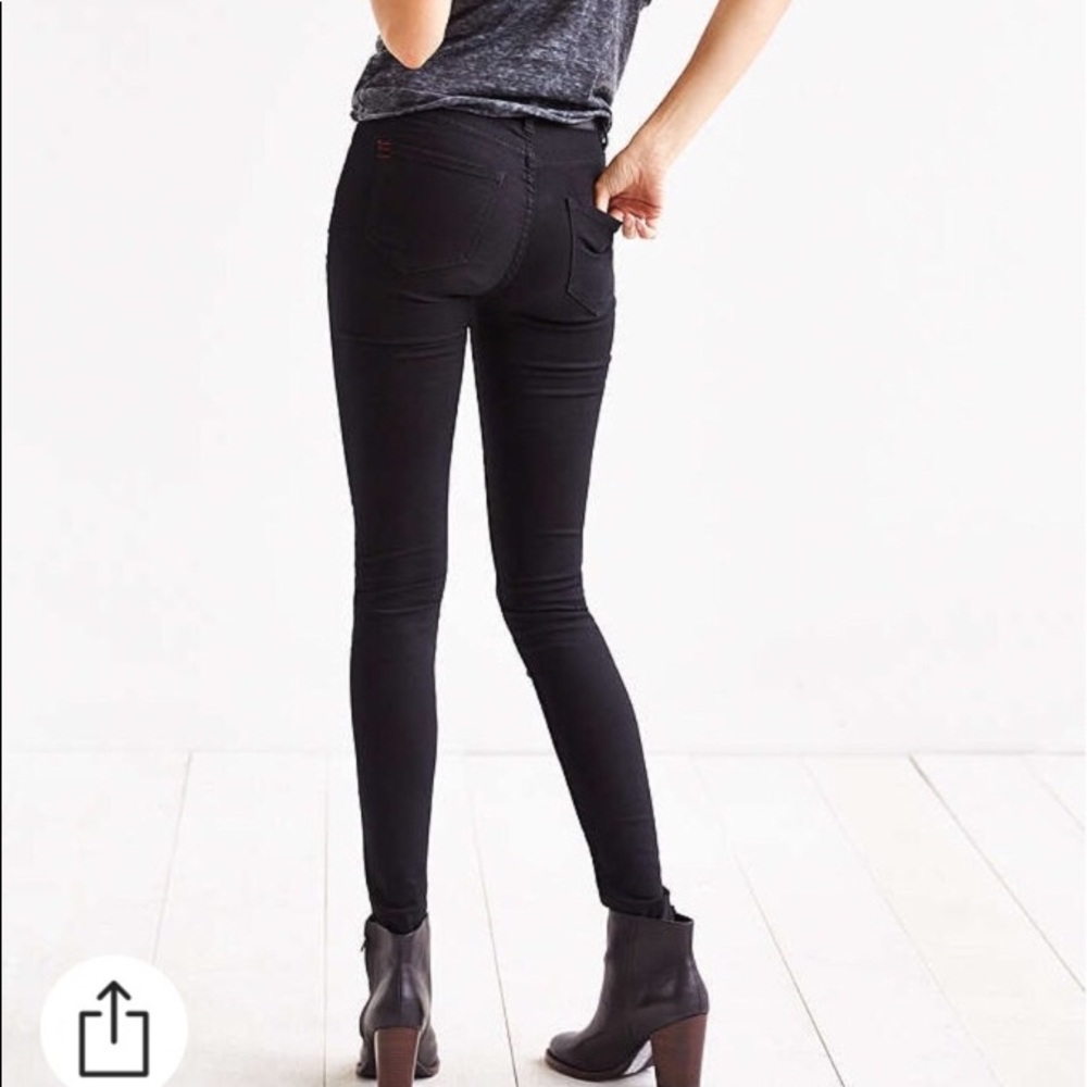 BDG // ripped jeans
